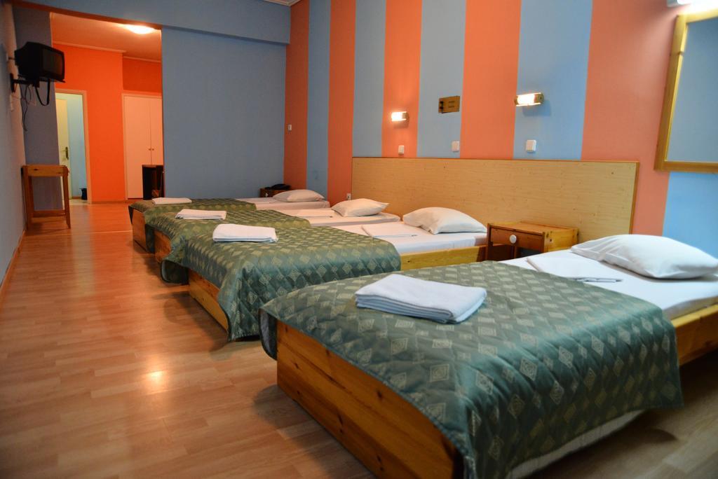 Hotel Korinthos Стая снимка